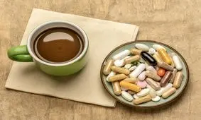 این ۱۰ دارو را هیچوقت همراه با قهوه مصرف نکنید