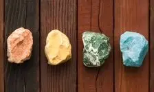 تست شخصیت: یک سنگ رنگی را انتخاب کنید تا بفهمید که آیا ذاتاً آدم نوع دوست هستی یا خیر؟ 