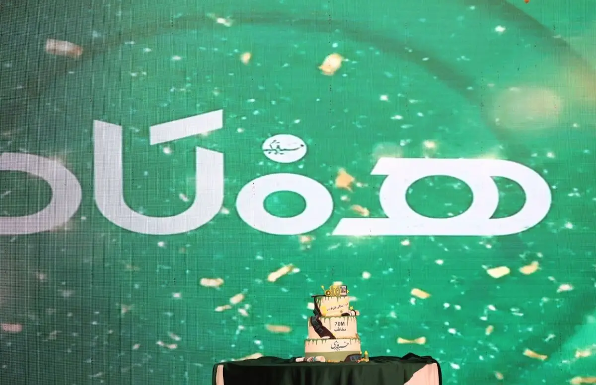 برش کیک جشن ده‌سالگی خبرفوری/ گزارش تصویری 