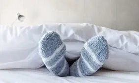 خوابیدن با جوراب؛ خطرناک است؟