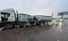 جنایت جدید رژیم صهیونیستی در رفح / یک کامیون حامل کالا در جنوب غزه به آتش کشیده شد

