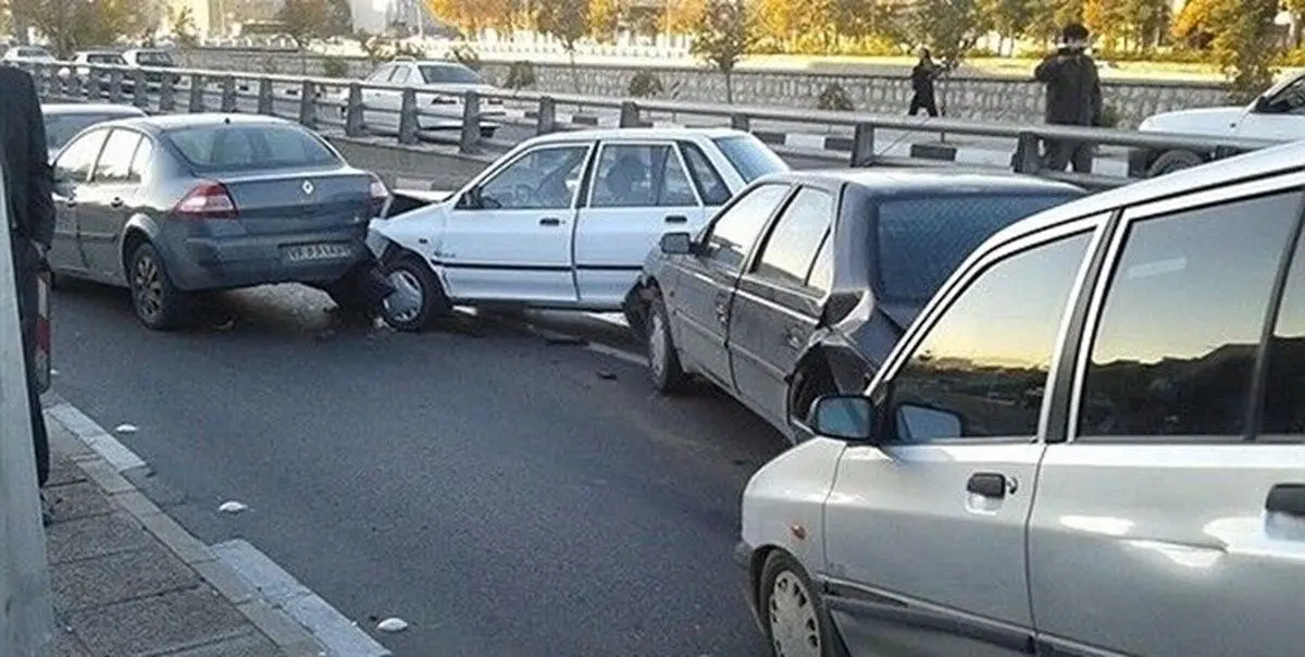تصادف زنجیره ای در جاده زرند ۵ مجروح به جای گذاشت