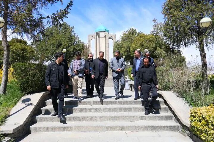 استاندار همدان: مرمت آرامگاه باباطاهر با سرعت انجام می‌شود