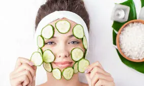 نقش اسید هیالورونیک و اسیدهای میوه در محصولات پوستی چیست؟