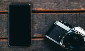 آیا دوربین گوشی‌های هوشمند جایگزین دوربین‌های حرفه‌ای شده است؟ مقایسه کیفیت عکاسی
