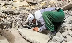 نجات کارگر ساختمان متروپل آبادان از زیر آوار بعد از سه روز