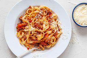 دستور تهیه سس بلونز برای خوردن پاستا و اسپاگتی خوشمزه و لذیذ