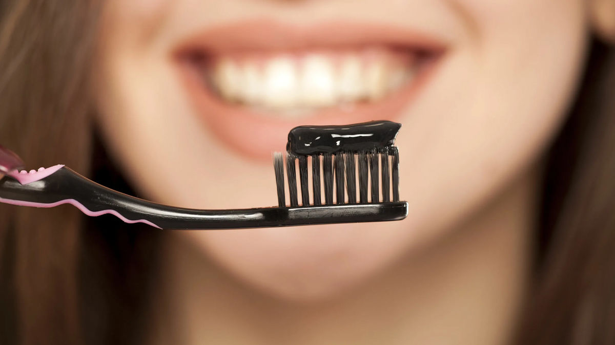 خمیردندان‌های حاوی زغال برای درخشندگی دندان مؤثر هستند؟
