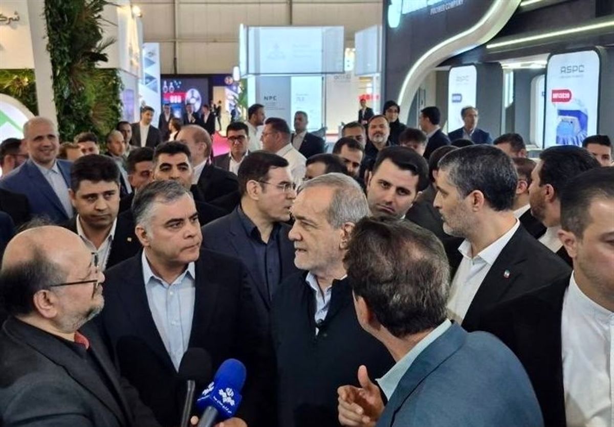 بازدید پزشکیان از نمایشگاه بینالمللی نفت، گاز و پتروشیمی