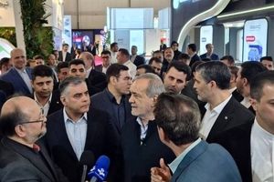 بازدید پزشکیان از نمایشگاه بین‌المللی نفت، گاز و پتروشیمی

