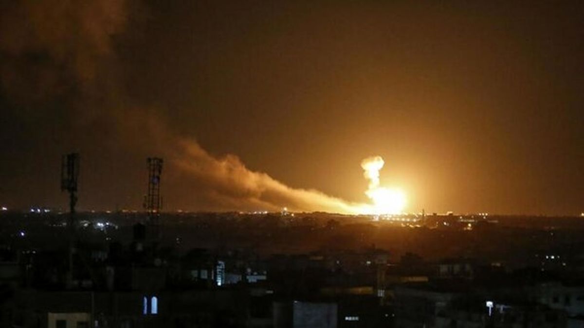 رهگیری یک فروند موشک شلیک شده از یمن توسط سامانه پدافندی آمریکا/ حمله هوایی اسرائیل به ۲ پایگاه نظامی ارتش سوریه