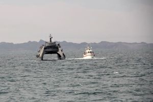 ایران و عمان در تنگه هرمز رزمایش مشترک دریایی برگزار کردند