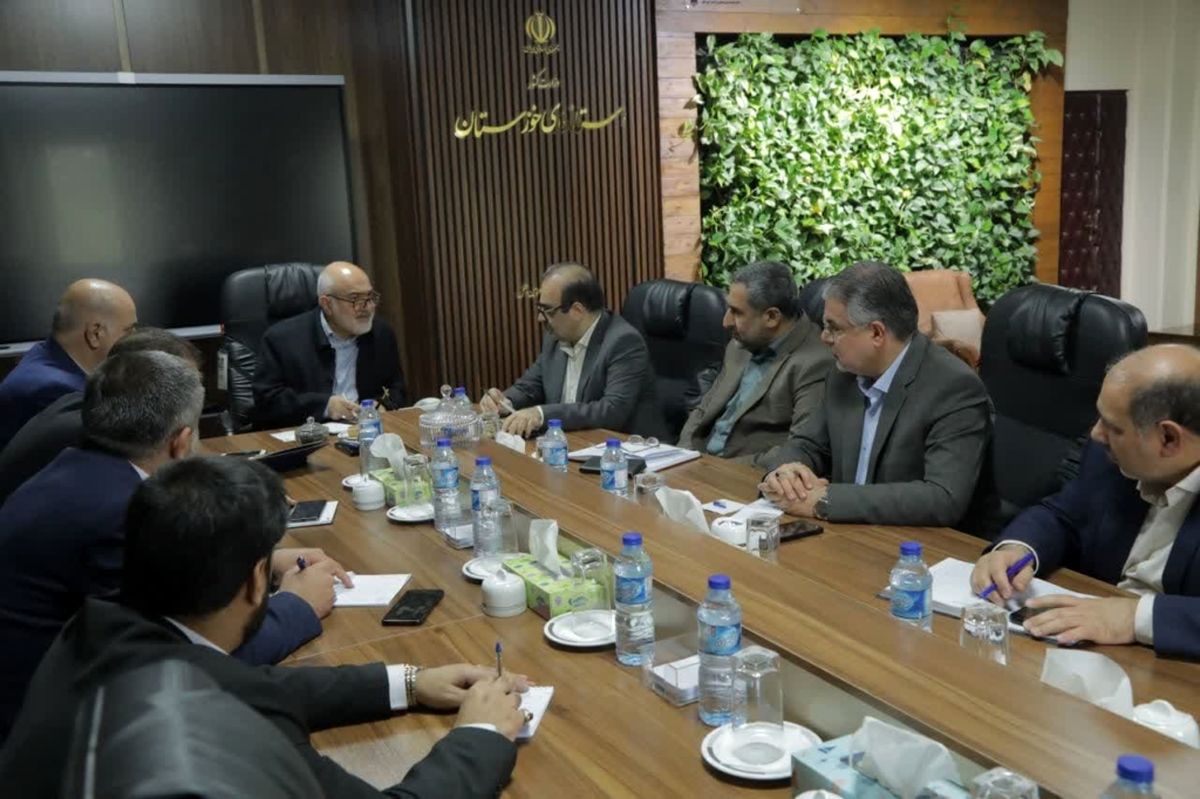 تمرکز بر رفع موانع صنعتی و محیطزیست در ماهشهر و بندر امام خمینی(ره)