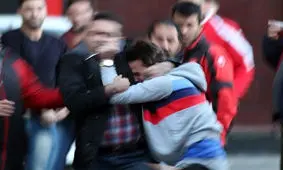 درگیری خونین چند اراذل با شمشیر در خیابان زمزم تهران/ ویدئو