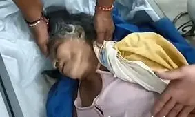 پیرزنی که گمان می‌رفت مرده در تابوت زنده شد!/ ویدئو