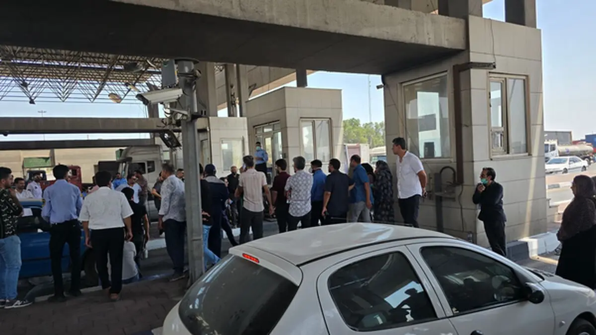 تجمع خانوادۀ مفقودان حادثۀ بندر شهید رجایی