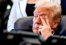 ترامپ هم مثل بایدن خوابالو شد/ تصاویر

