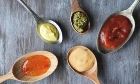 پنج مدل سس سالاد رژیمی که می توانید در منزل تهیه کنید