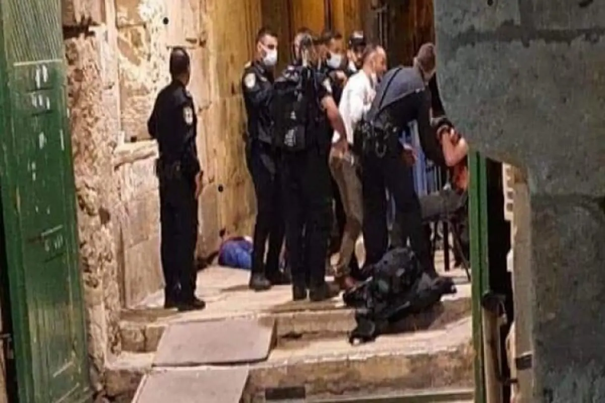 عملیات مبارز فلسطینی در مسجدالاقصی/ ۳ صهیونیست زخمی شدند/ ویدئو