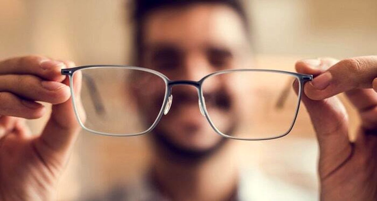 علائم ابتلا به دوربینی چشم