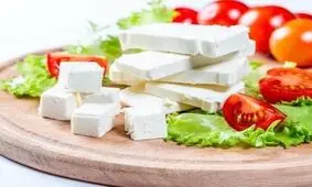 خوردن پنیر در وعده صبحانه؛ مفید یا مضر؟