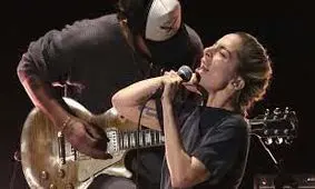 “لیدی گاگا” برای اجرا در اسکار آرایشش را پاک کرد