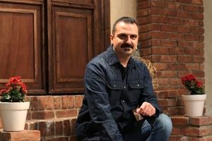 علیرضا آرا بازیگر نقش مهران «سریال شغال» در کنار همسرش