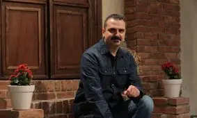 علیرضا آرا بازیگر نقش مهران «سریال شغال» در کنار همسرش