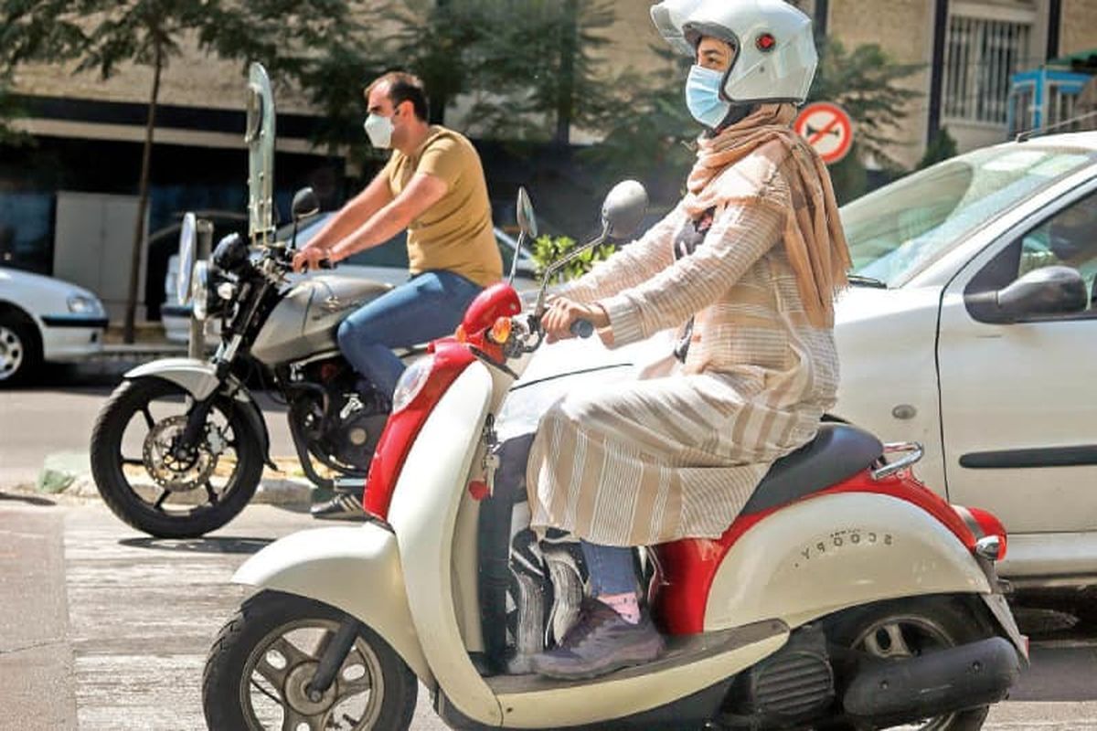 پلیس: رانندگی زنان با موتور برقی هم ممنوع است