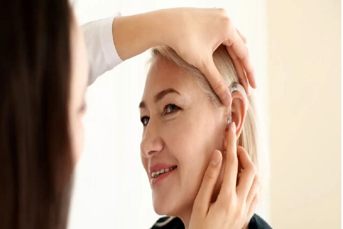 توسعه سمعکی که لب خوانی میکند