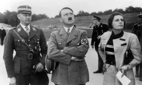 من جسد هیتلر و زنش را در پتو پیچیدم و آتش زدم