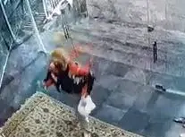 دختر خرابکاری که روز گذشته قصد داشت مسجدی را به آتش بکشد، ناکام ماند/ ویدئو