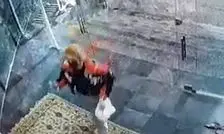 دختر خرابکاری که روز گذشته قصد داشت مسجدی را به آتش بکشد، ناکام ماند/ ویدئو