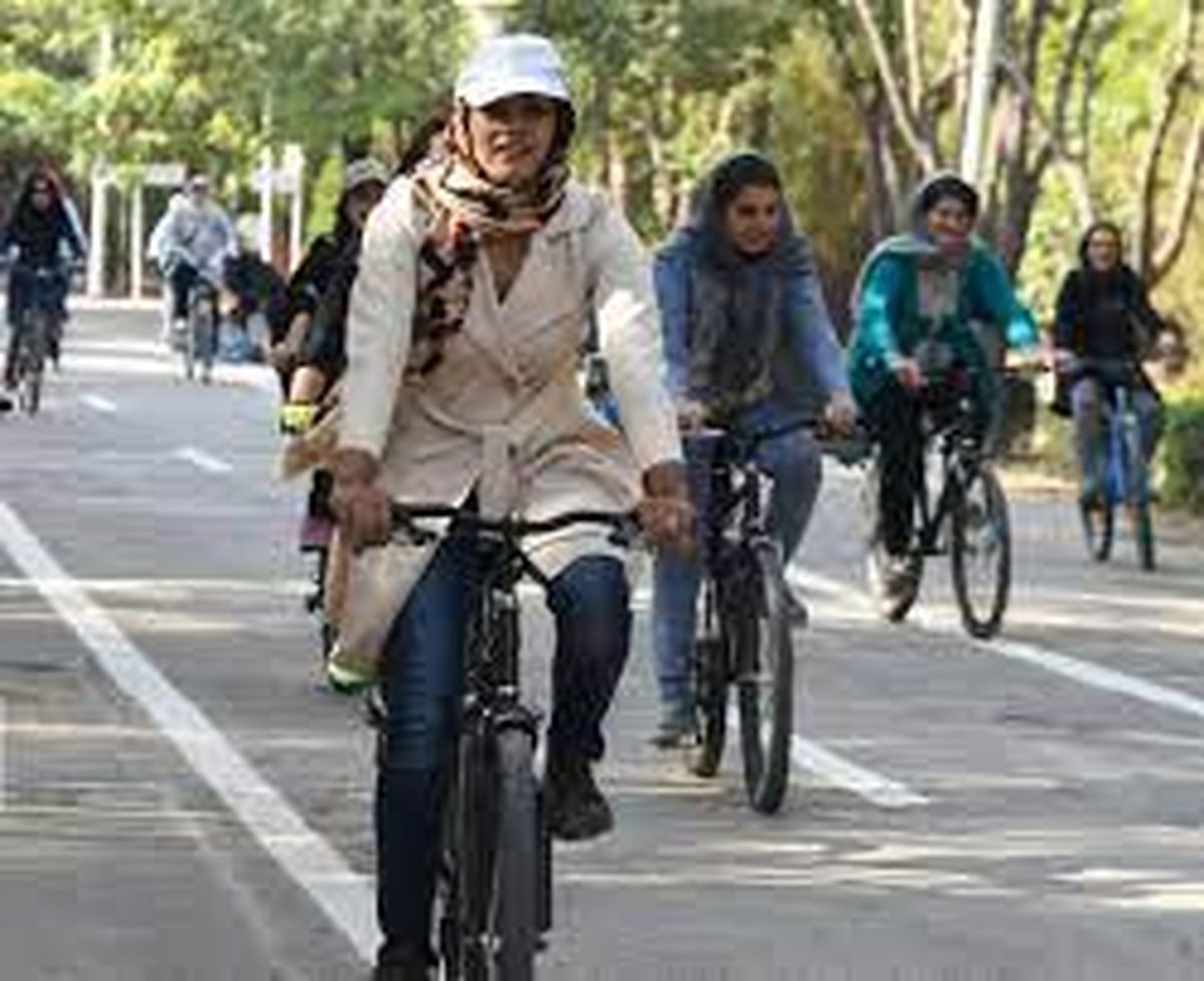 چرا زنان اجازه استفاده از دوچرخه در پارک های مادر و کودک را ندارند؟