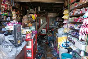 مهار آتش سوزی مغازه سوپر مارکت در شیراز