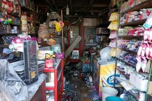 مهار آتش سوزی مغازه سوپر مارکت در شیراز