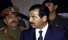  سفر در زمان؛ «صدام» با دستبند و پابند در دادگاه؛ سال 1383 