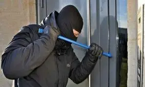 سارقان یک منزل با صاحب‌خانه ابراز همدردی‌ کردند

