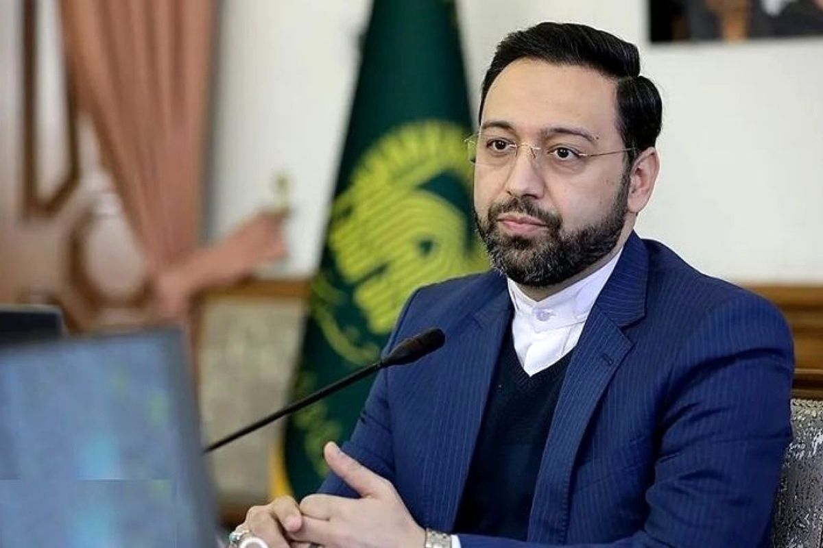 تصویری دردناک از استاندار آذربایجان شرقی در آغوش مادرش/ عکس