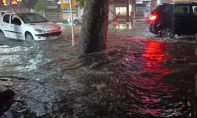 بارش شدید باران و آب‌گرفتگی خیابان‌ها در گرگان/ ویدئو
