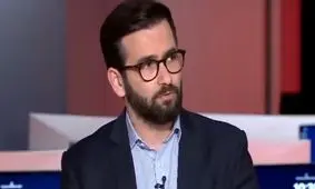 حسن احمدیان خطاب به روزنامه‌نگار آمریکایی: رئیس‌جمهور شما دروغگو است، مثل رئیس‌جمهورت نباش و مؤدب باش
