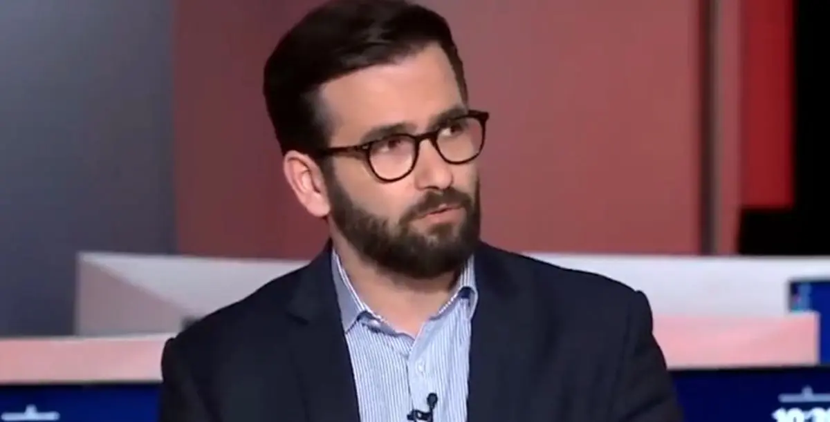 حسن احمدیان خطاب به روزنامه‌نگار آمریکایی: رئیس‌جمهور شما دروغگو است، مثل رئیس‌جمهورت نباش و مؤدب باش