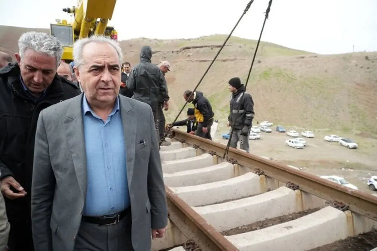 سرمست:عملیات بازسازی پل راه آهن میانه امشب تمام می‌شود
