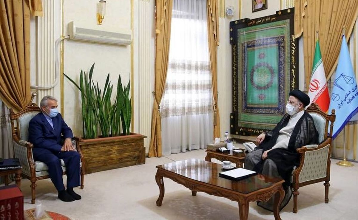معاون روحانی به رئیسی پیشنهاد مناظره داد