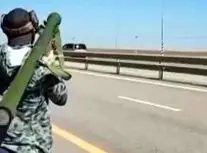 شلیک به پهپاد با دوش پرتاب کنار اتوبان با شلوارک! | ببینید
