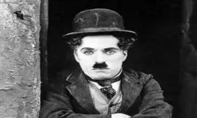 آخرین عکس باورنکردنی که از چارلی چاپلین در سال ۱۹۷۷