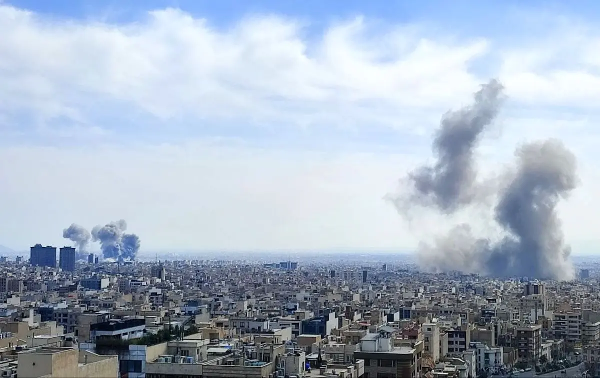 روز هشتم حمله آمریکا و اسرائیل به ایران/ شنیده شدن صدای انفجارهای شدید در تهران / کرج، سقز، آبادان، همدان، شیراز، تبریز، بوشهر و عسلویه هدف حملات امشب/ انفجار در فرودگاه مهرآباد تهران