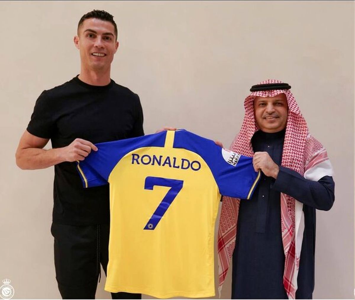 رونالدو رسما به النصر عربستان پیوست/ دستمزد سنگین ترین قرارداد تاریخ فوتبال با روزانه 25 میلیارد تومان/ نخستین واکنش فوق ستاره پرتغالی بعد از پیوستن
