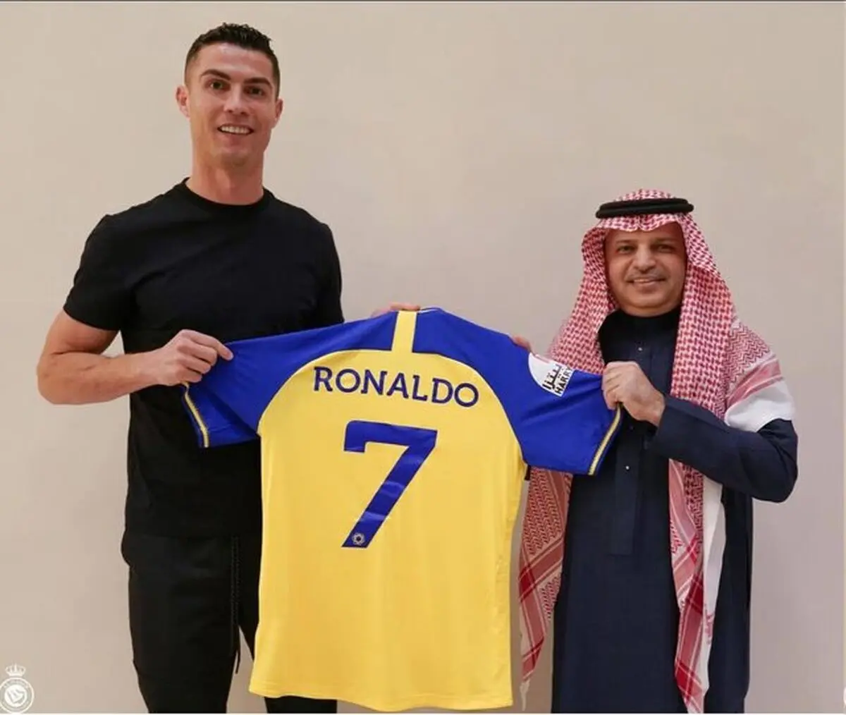 رونالدو رسما به النصر عربستان پیوست/ دستمزد سنگین ترین قرارداد تاریخ فوتبال با روزانه 25 میلیارد تومان/ نخستین واکنش فوق ستاره پرتغالی بعد از پیوستن
