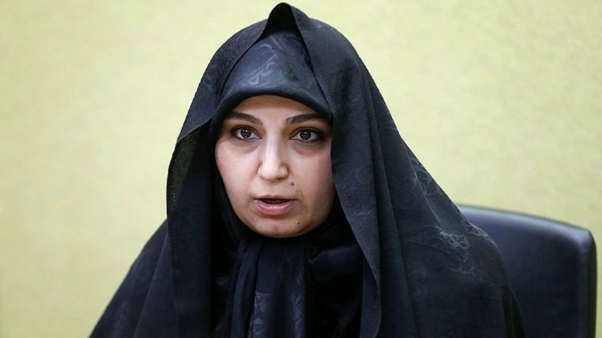 شعرخوانی نرجس سلیمانی درباره آلودگی هوا در شورای شهر